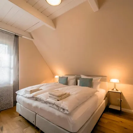 Flieder - Reetdachhaus Mit Sauna, Kamin & Umzaeuntem Garten Rankwitz