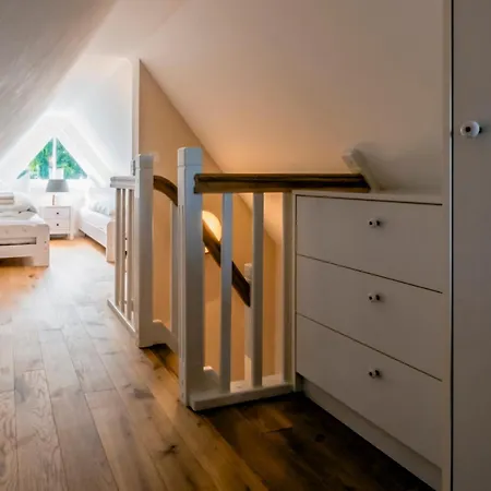 Flieder - Grosszuegiges Reetdachhaus Mit Sauna, Kamin & Umzaeuntem Garten Nyaraló