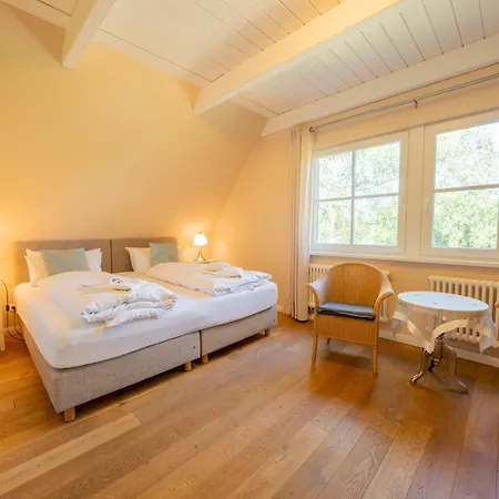 Flieder - Grosszuegiges Reetdachhaus Mit Sauna, Kamin & Umzaeuntem Garten Nyaraló Rankwitz